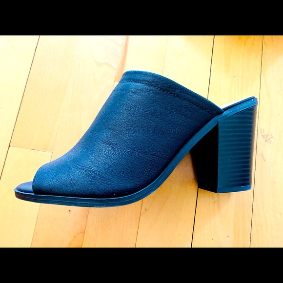 Like New! “Streetwear Society” Mules - Picture 3 of 4